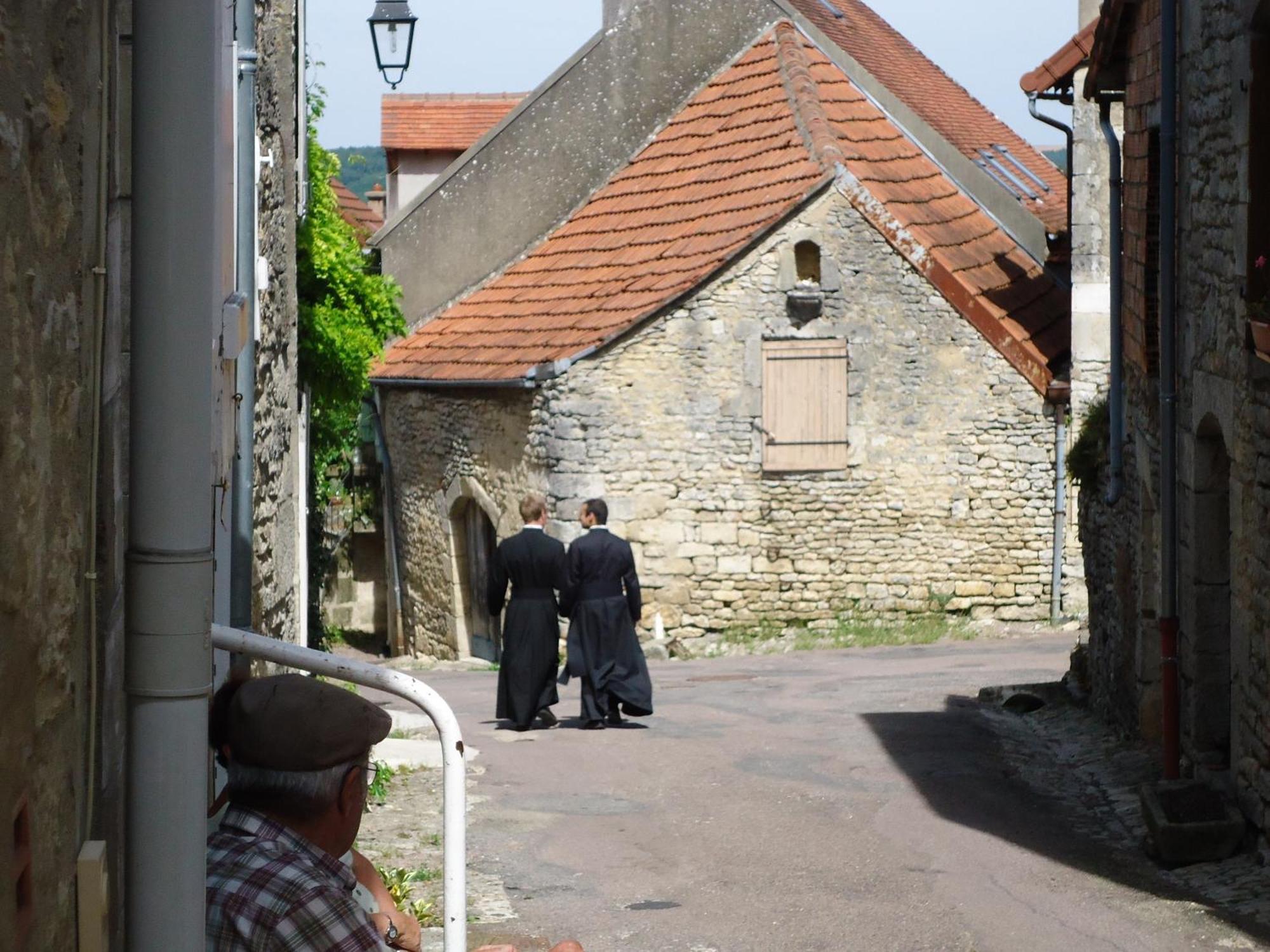 La Maison De Pierre Flavigny-sur-Ozerain Exterior foto